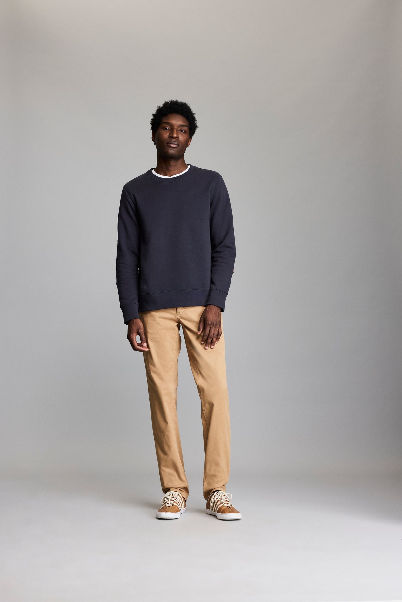 Model is 6'1" wearing size medium.