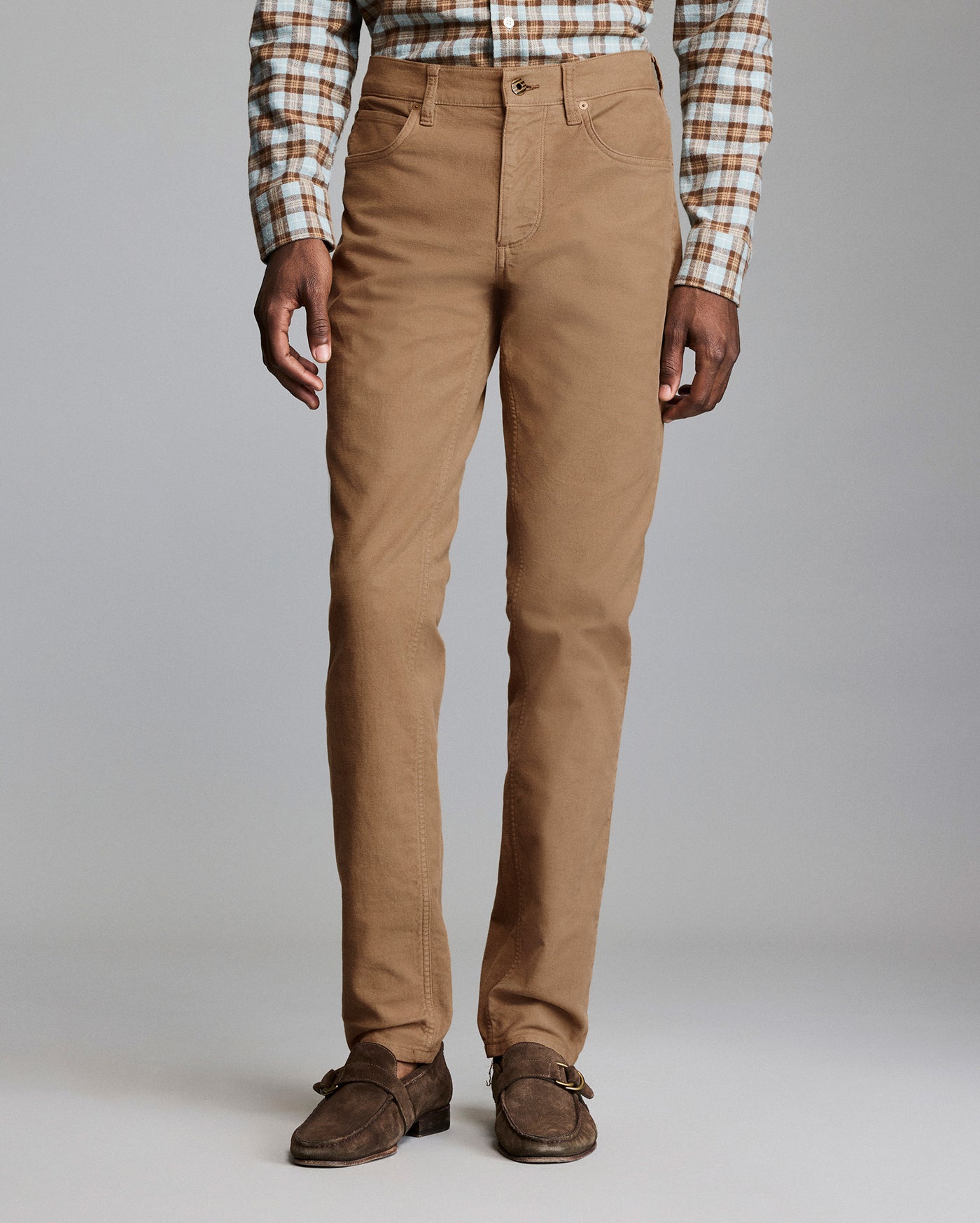 Model is 6'2" wearing size 32.