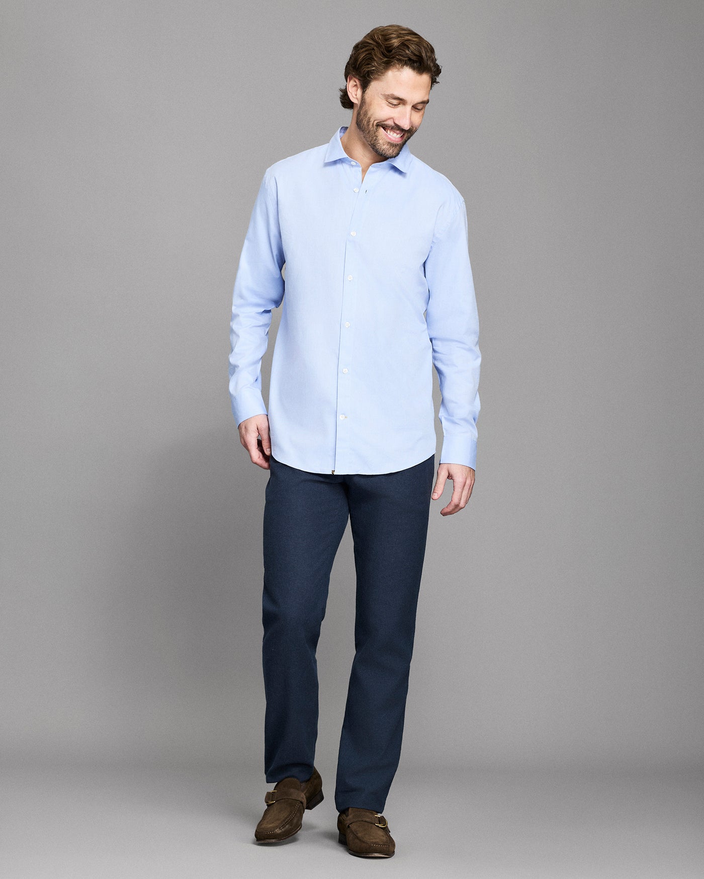 Model is 6'2" wearing size 15.5.