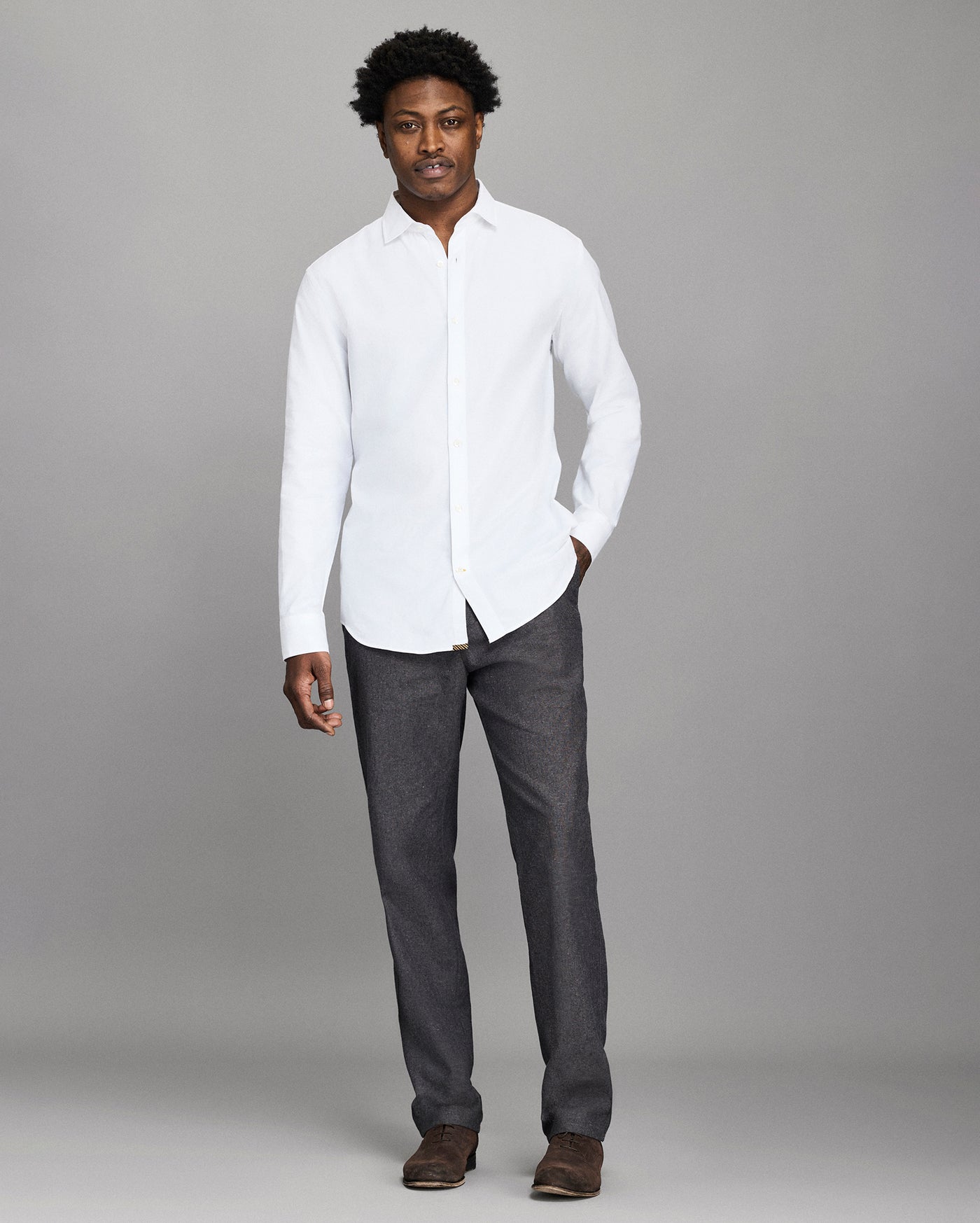 Model is 6'2" wearing size 15.5.
