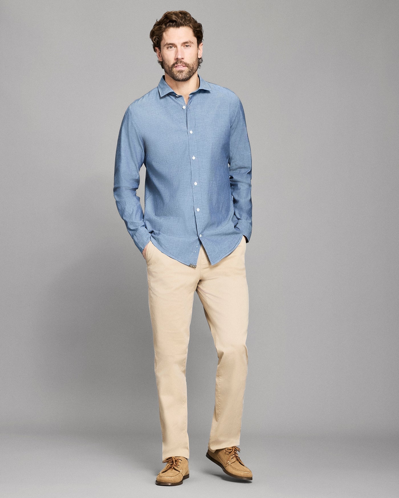 Model is 6'2" wearing size 15.5.