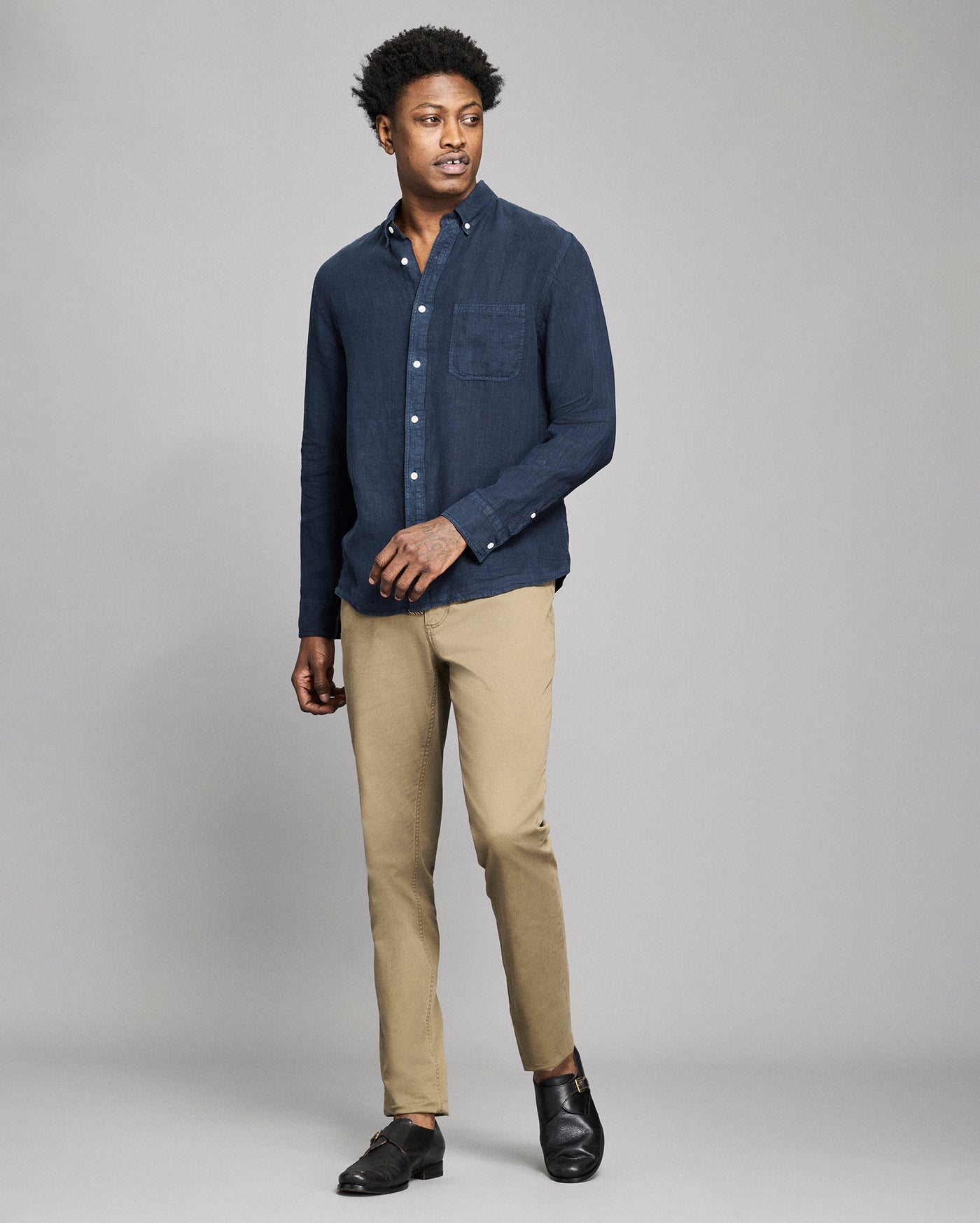 Model is 6'2" wearing size medium.