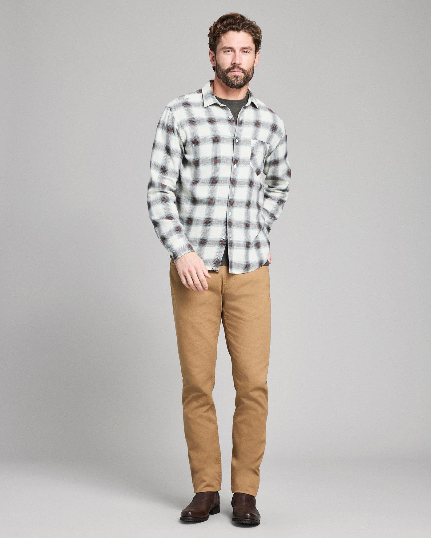 Model is 6'2" wearing size medium.