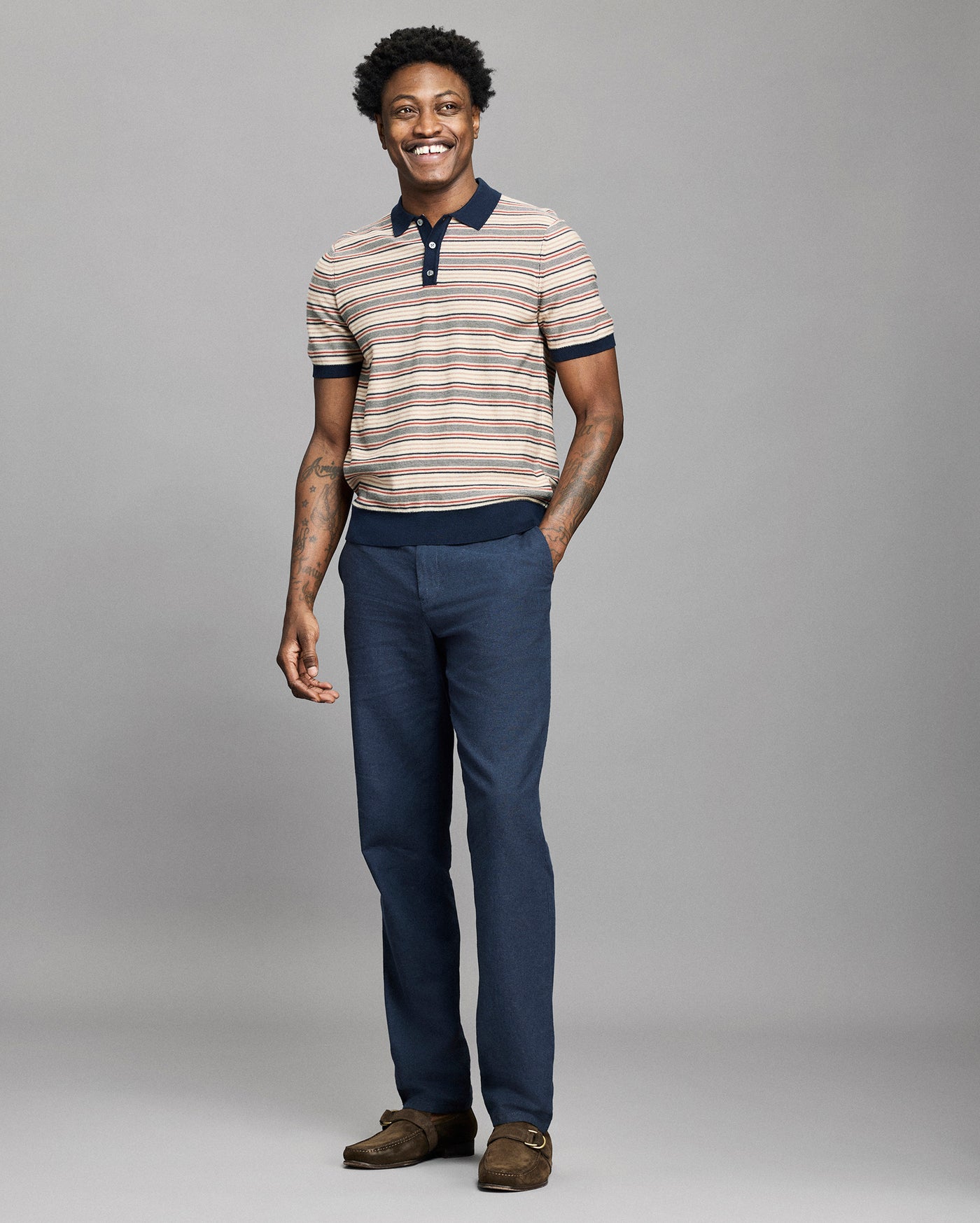 Model is 6'1" wearing size medium.
