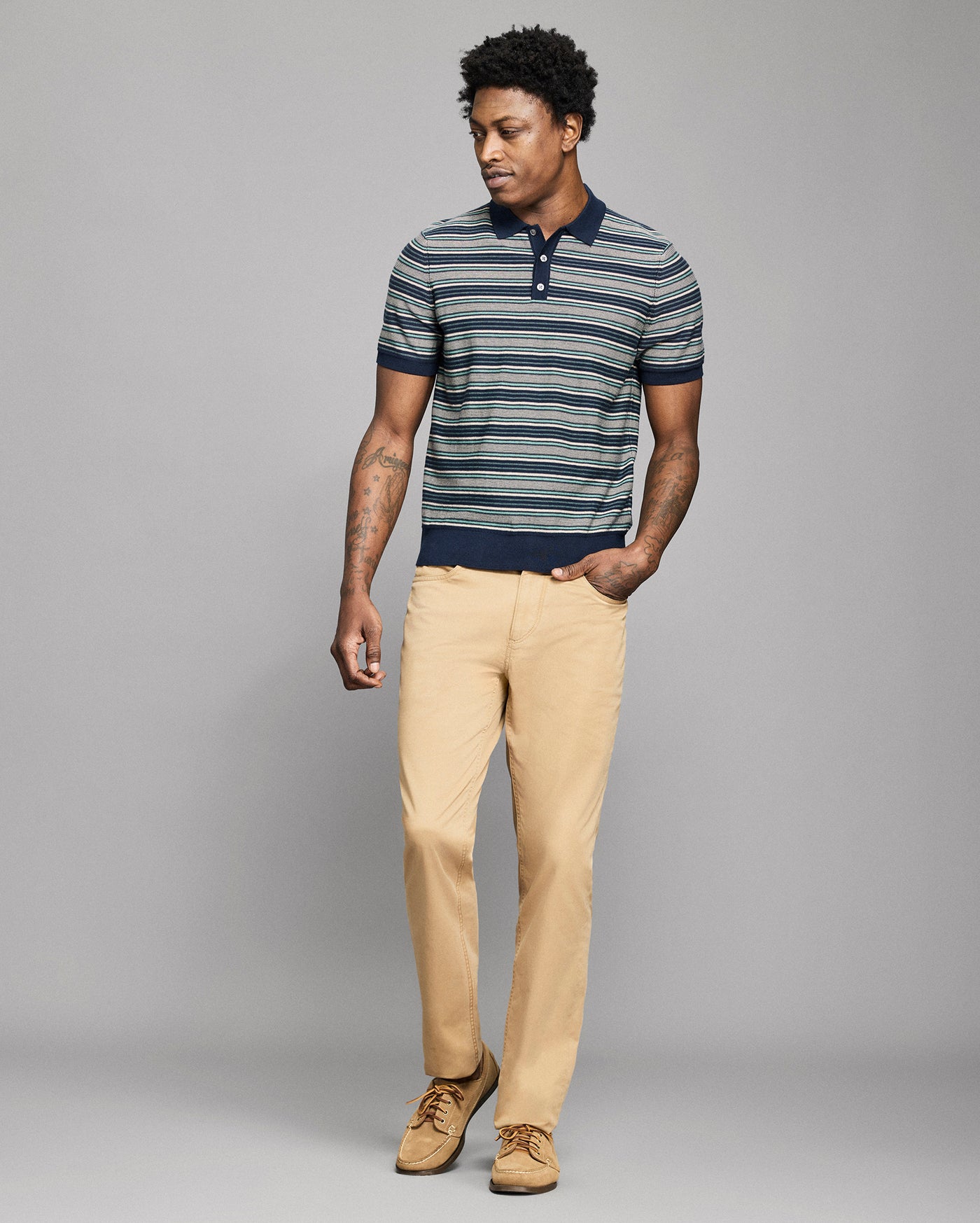 Model is 6'1" wearing size medium.