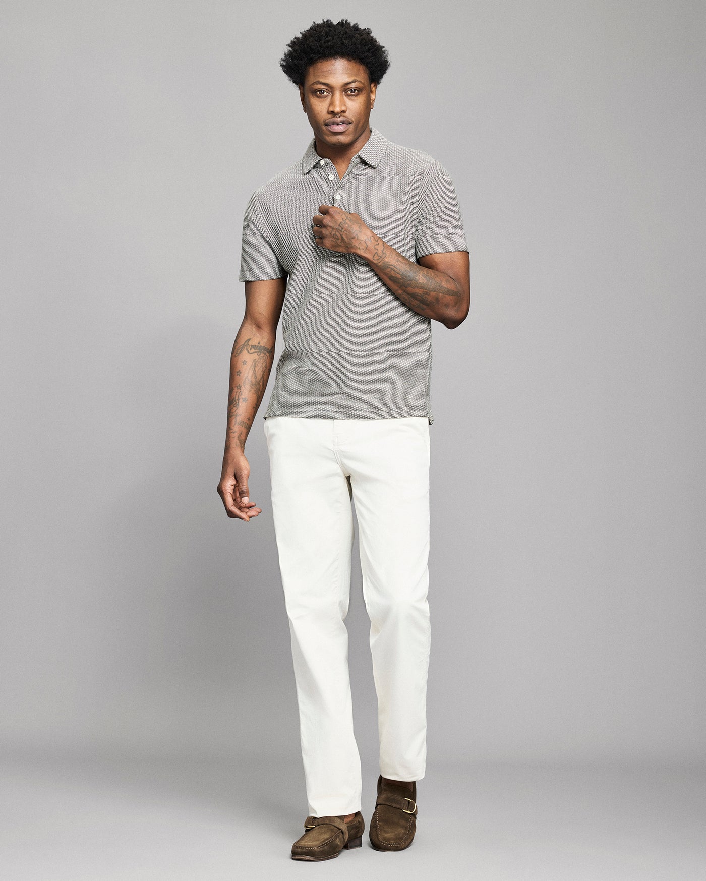 Model is 6'1" wearing size medium.