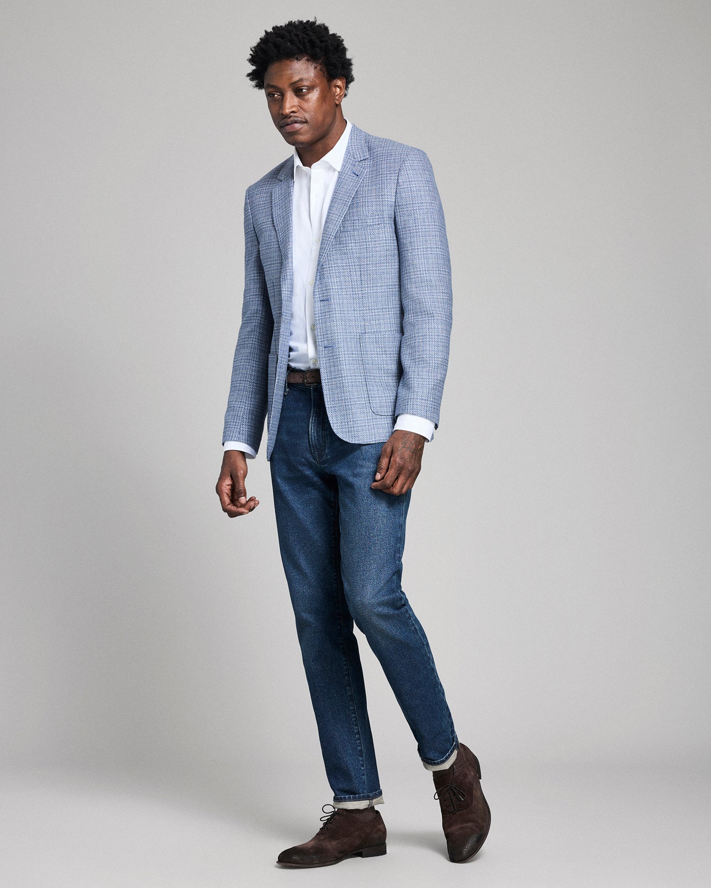 Model is 6'1" wearing size 38R.