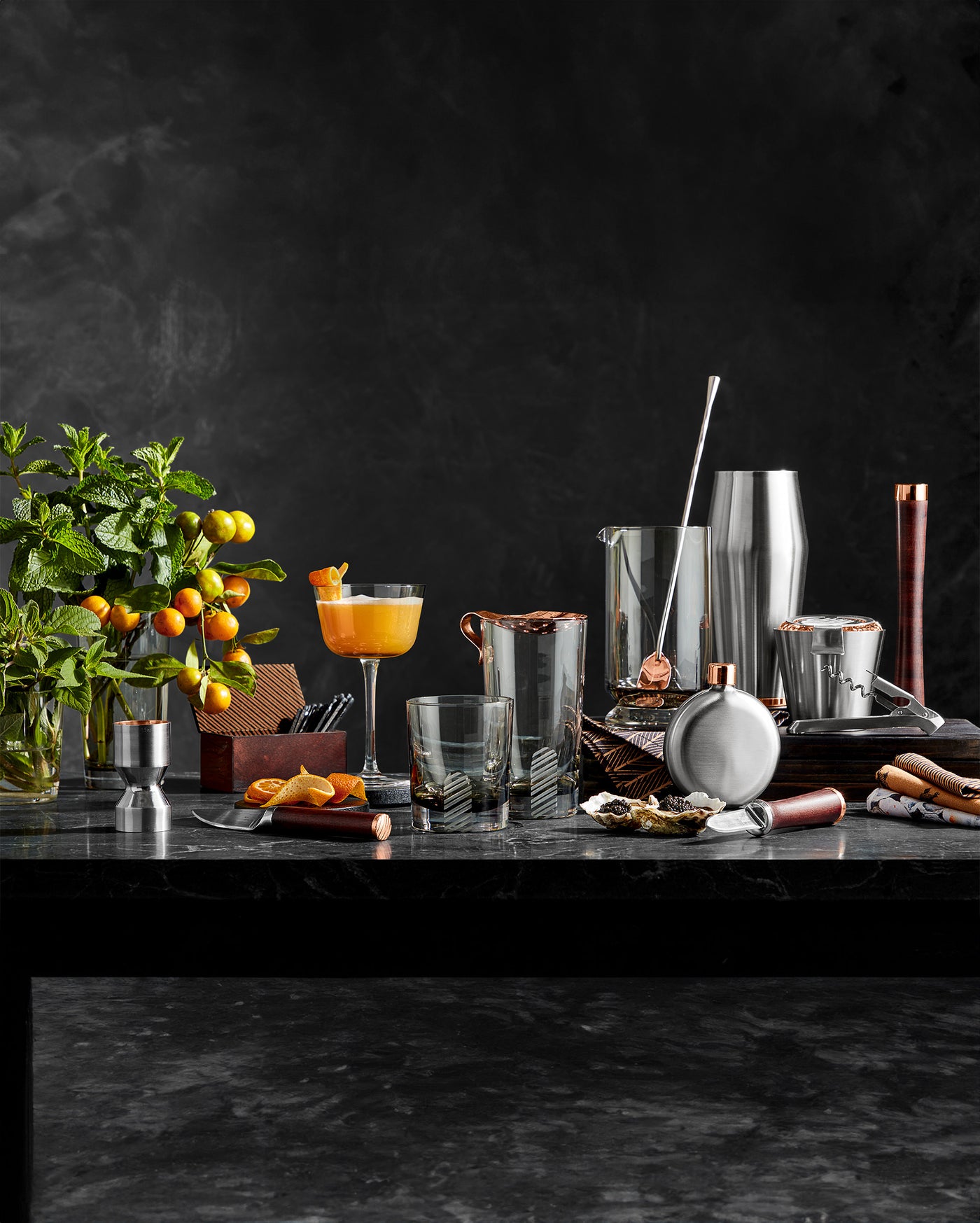 Cocktail mixing glass 